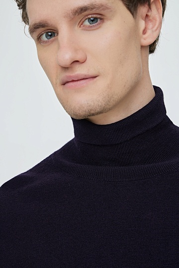 Джемпер темно-синего цвета