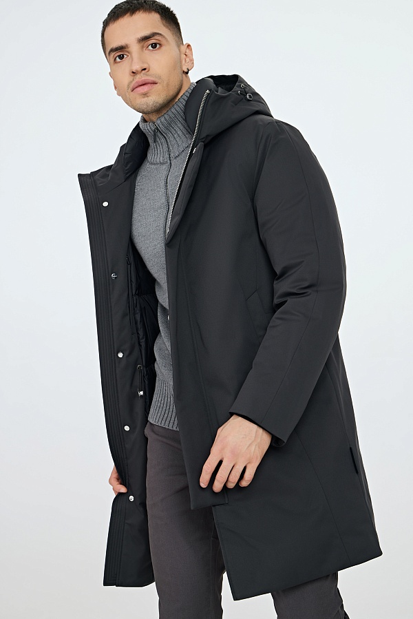 Черная пуховая куртка с капюшоном