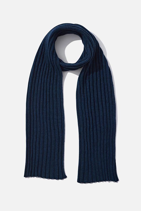 Шарф темно-синего цвета