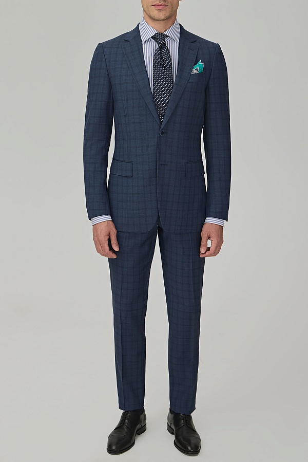 Серо-синий костюм в широкую клетку