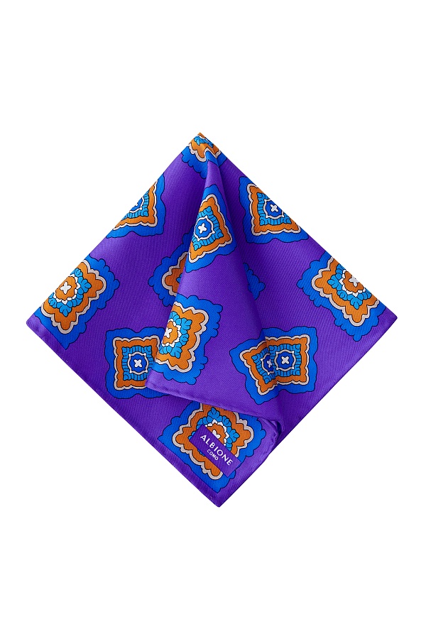 Фиолетовый платок с узором ромбы