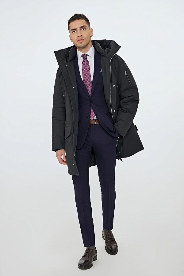 Черная пуховая куртка с капюшоном