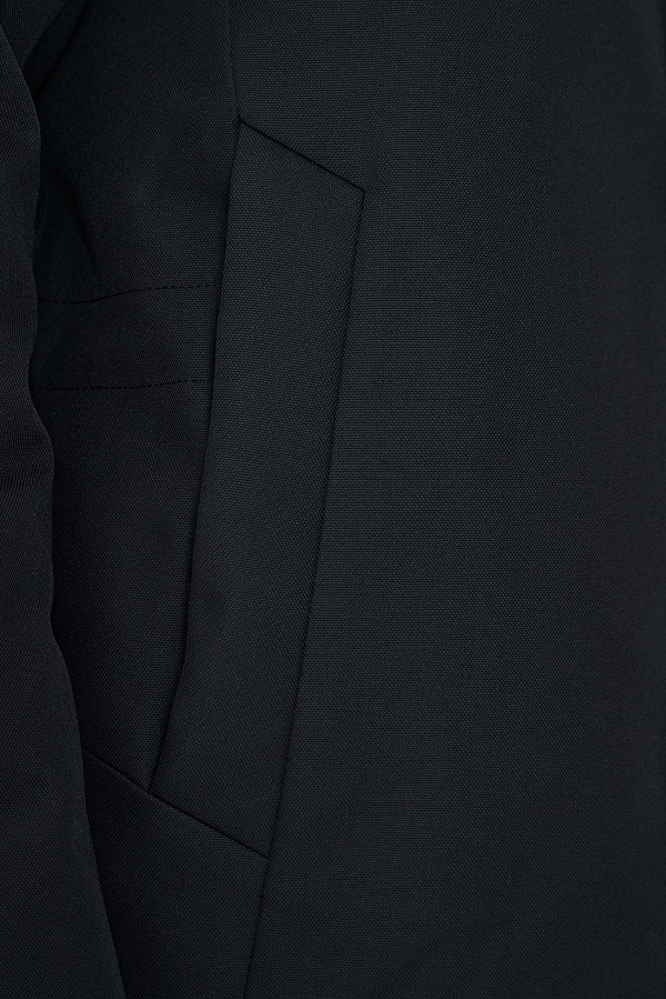 Черная пуховая куртка с капюшоном