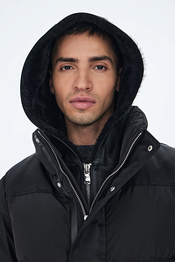 Черная пуховая куртка ADRIAN с капюшоном из натуральной овчины