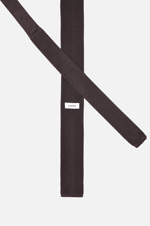 Галстук коричневого цвета