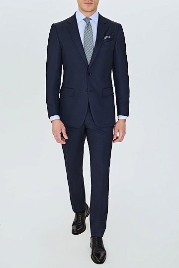 Однотонный темно-синий костюм