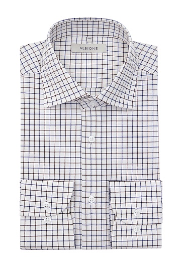 Белая сорочка в черную клетку