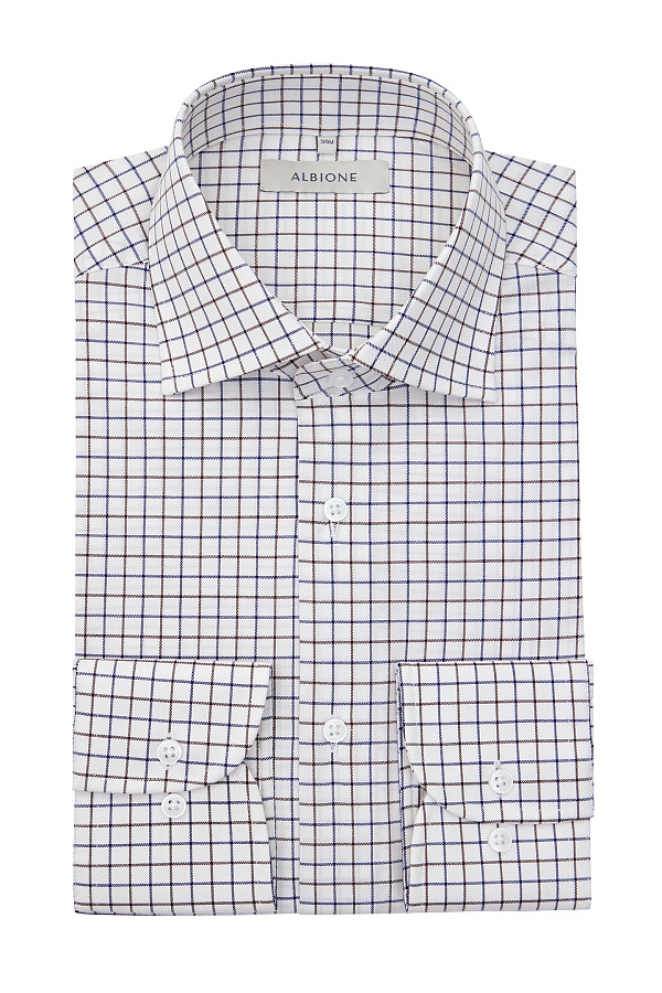 Белая сорочка в черную клетку