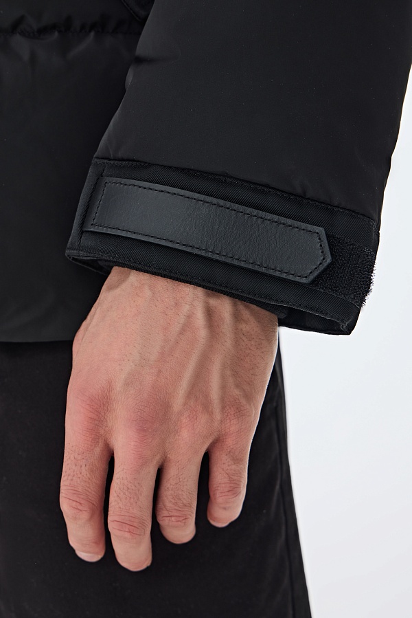 Черная пуховая куртка ADRIAN с капюшоном из натуральной овчины