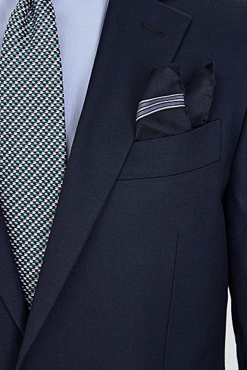 Однотонный темно-синий костюм