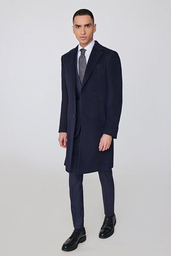 Темно-синее пальто