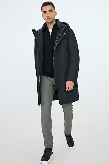 Черная пуховая куртка с капюшоном