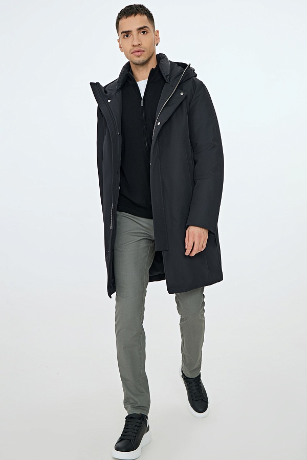 Черная пуховая куртка с капюшоном