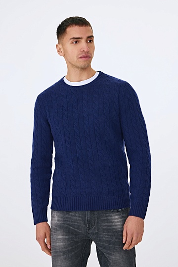 Синий джемпер с косами