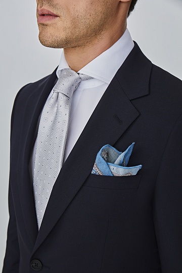 Темно-синий костюм из однотонной ткани