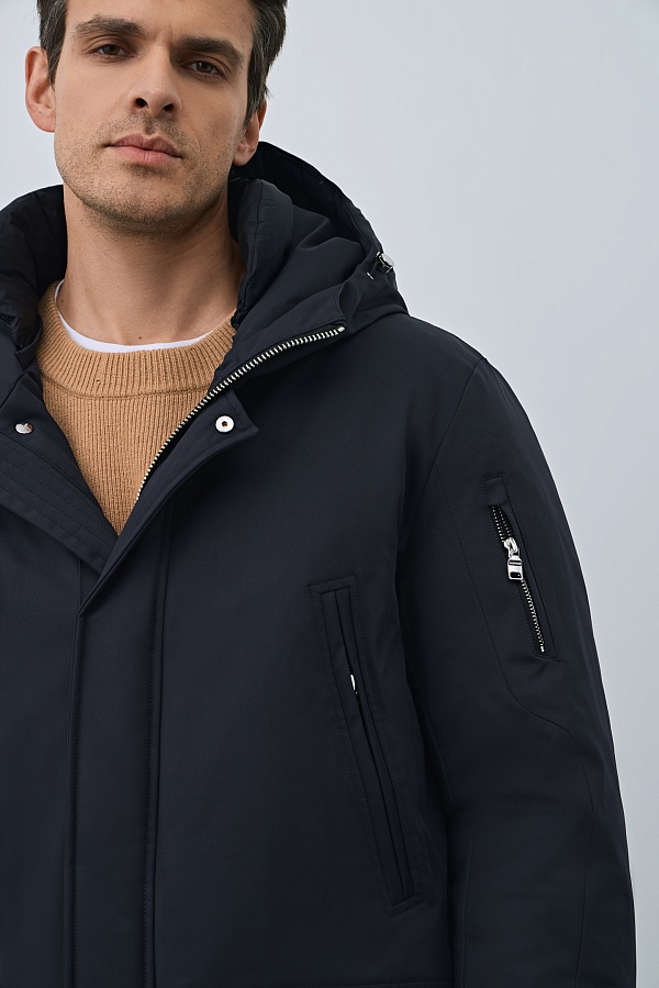 Парка черного цвета