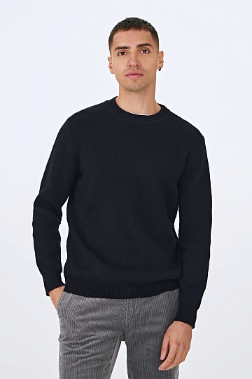 Черный джемпер с рваным эффектом