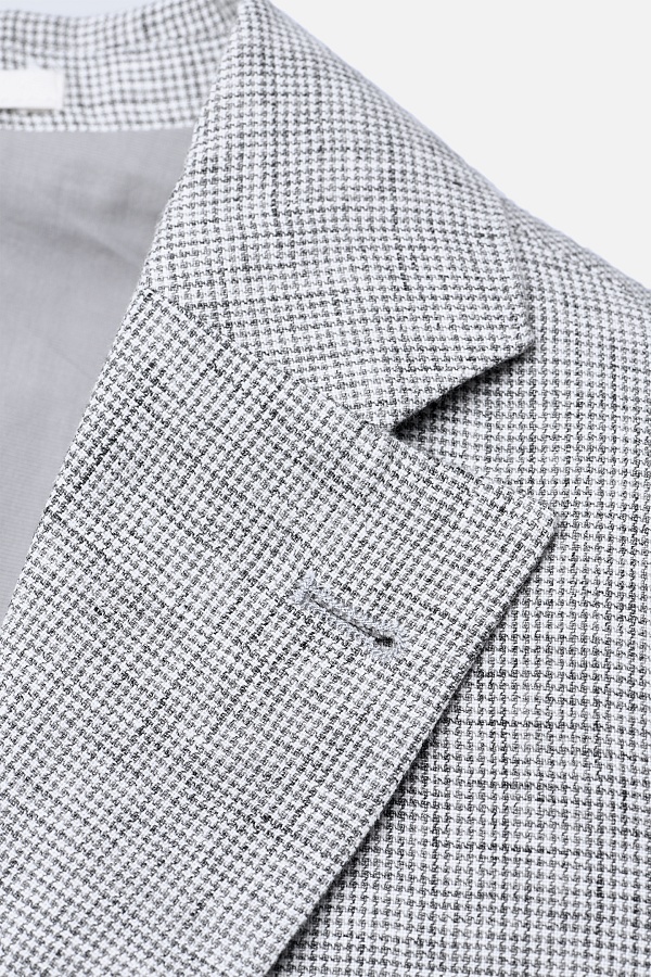 Светло-серый пиджак