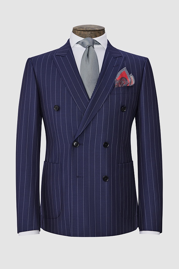 Сине-фиолетовый двубортный костюм в полоску