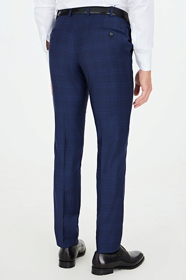 Темно-синие брюки в крупную клетку