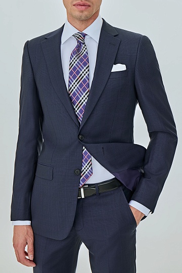 Синий костюм в тонкую синюю клетку