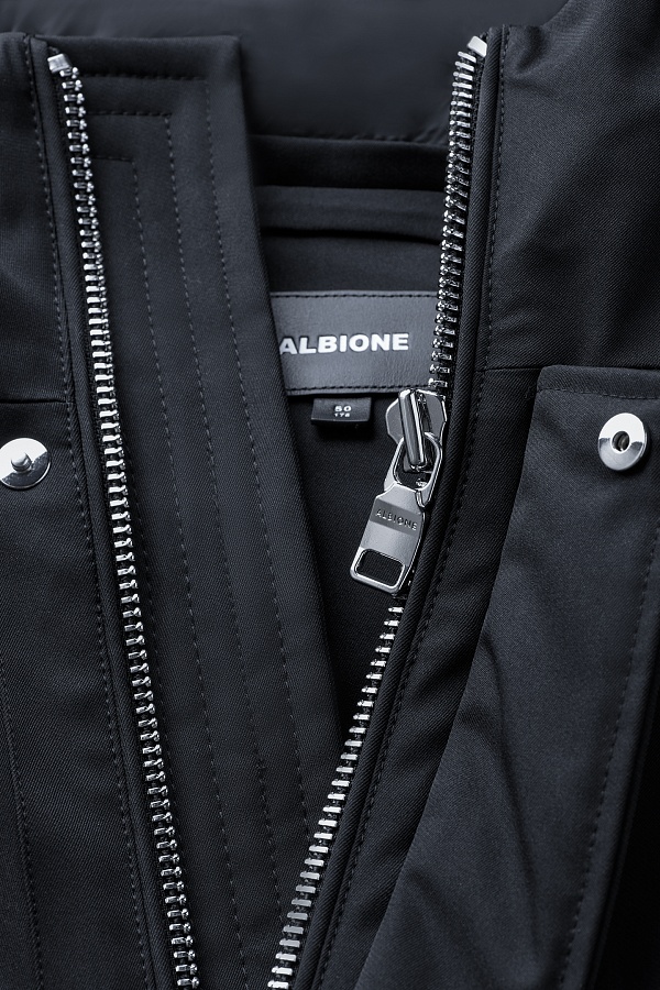 Парка черного цвета