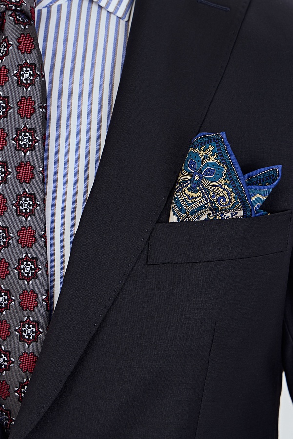 Однотонный иссиня-черный костюм