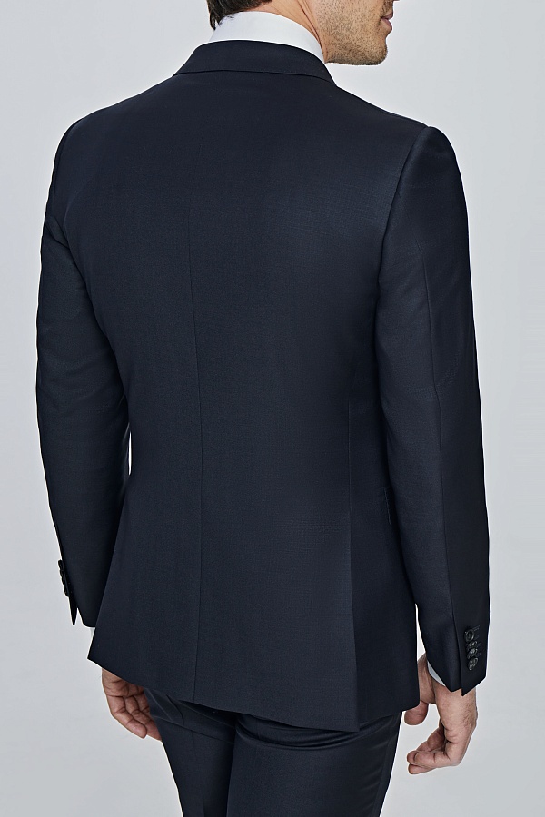 Черный однотонный костюм