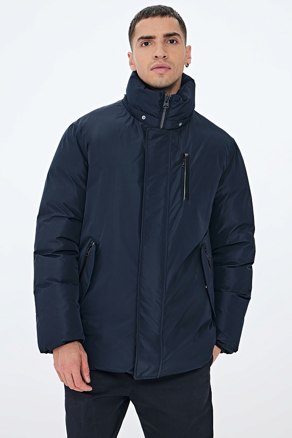 Темно-синий пуховик с капюшоном