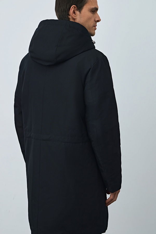 Пуховик черного цвета