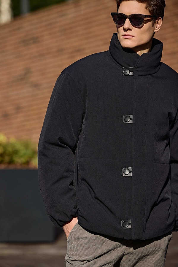 Куртка черного цвета