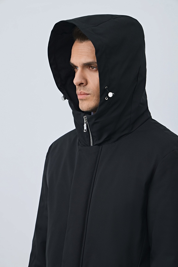 Пуховик черного цвета