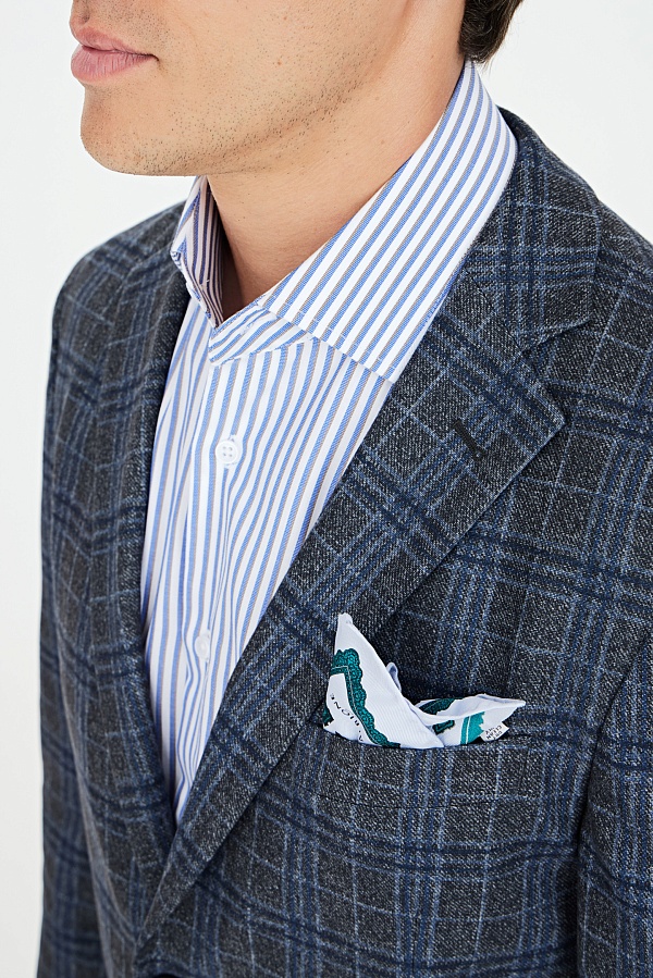 Серый пиджак в клетку