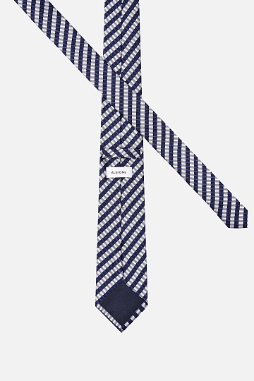 Черный галстук в серую полоску