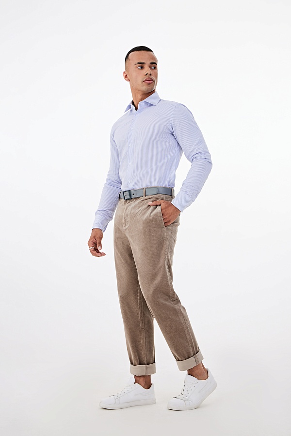 Бежевые вельветовые брюки чинос