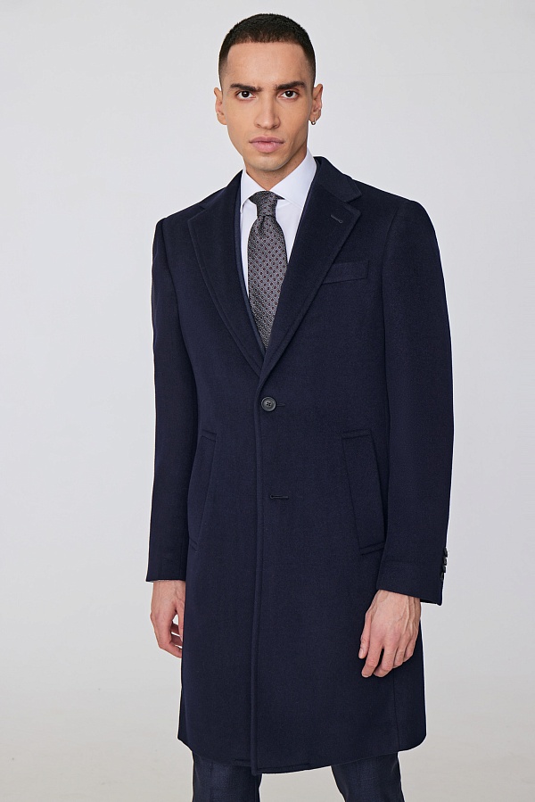 Темно-синее пальто