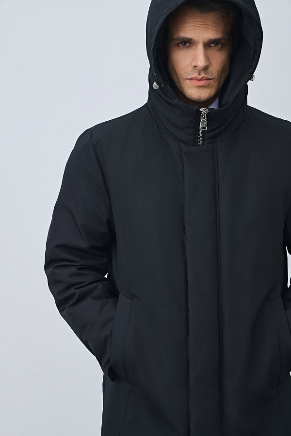 Пуховик черного цвета