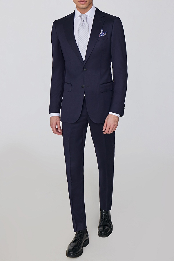 Темно-синий однотонный костюм