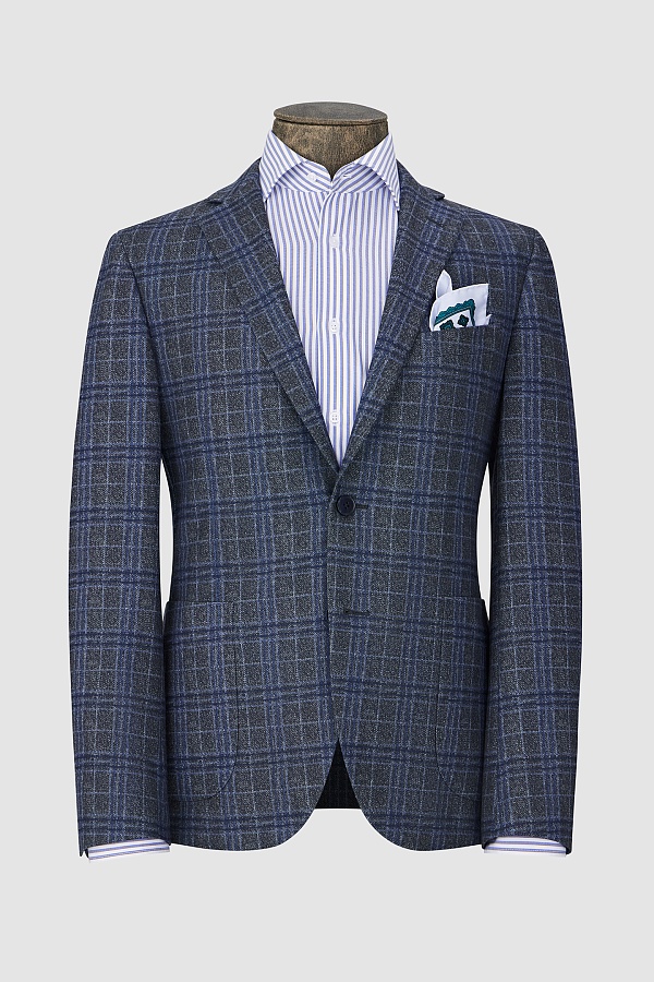 Серый пиджак в клетку