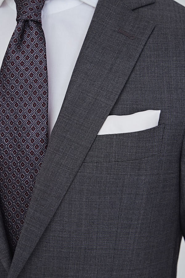 Серый пиджак в мелкую клетку