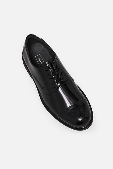 Туфли из черной лаковой кожи