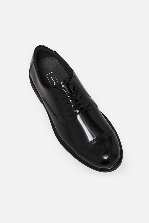 Туфли из черной лаковой кожи