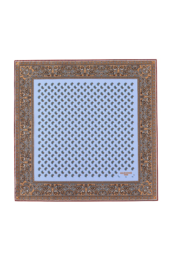 Голубой платок с цветочным узором