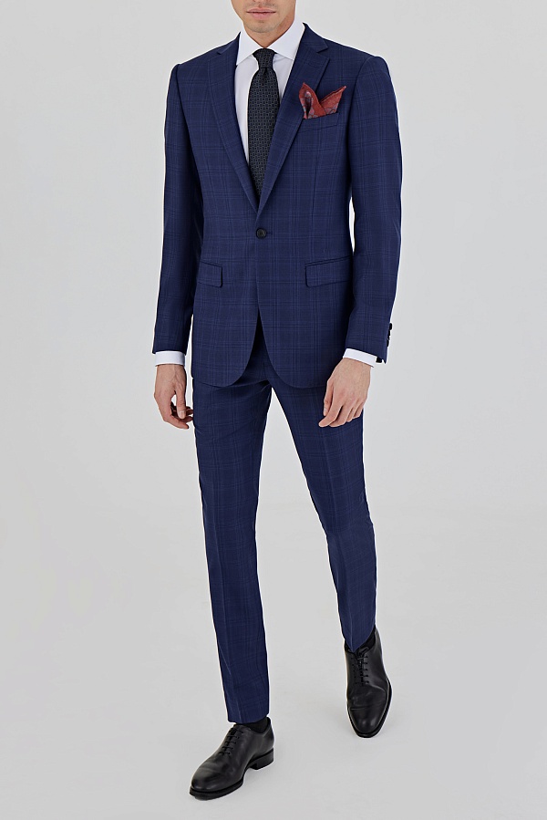 Синий костюм в клетку