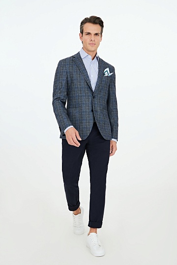 Серый пиджак в клетку