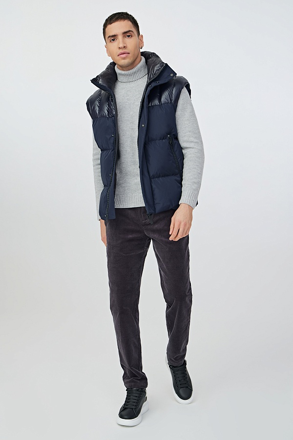 Темно-синий пуховик с отстегивающимися рукавами