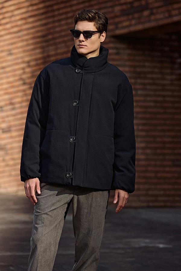 Куртка черного цвета