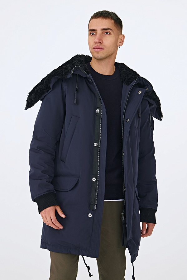 Темно-синяя пуховая парка с мехом