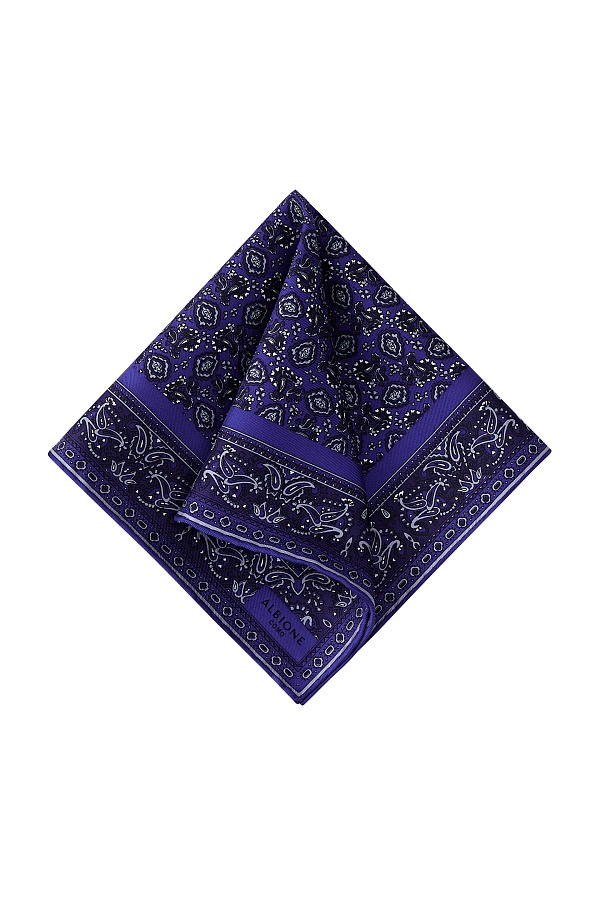 Темно-синий платок с цветочным узором