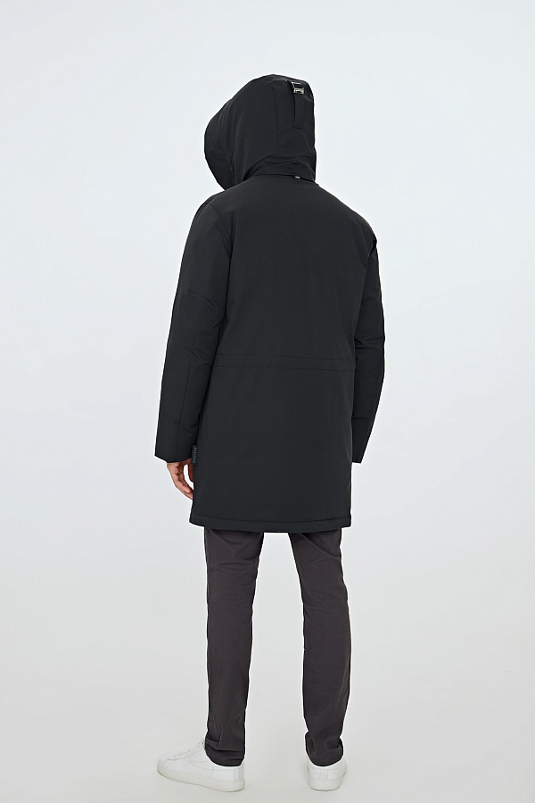 Черная пуховая куртка с капюшоном